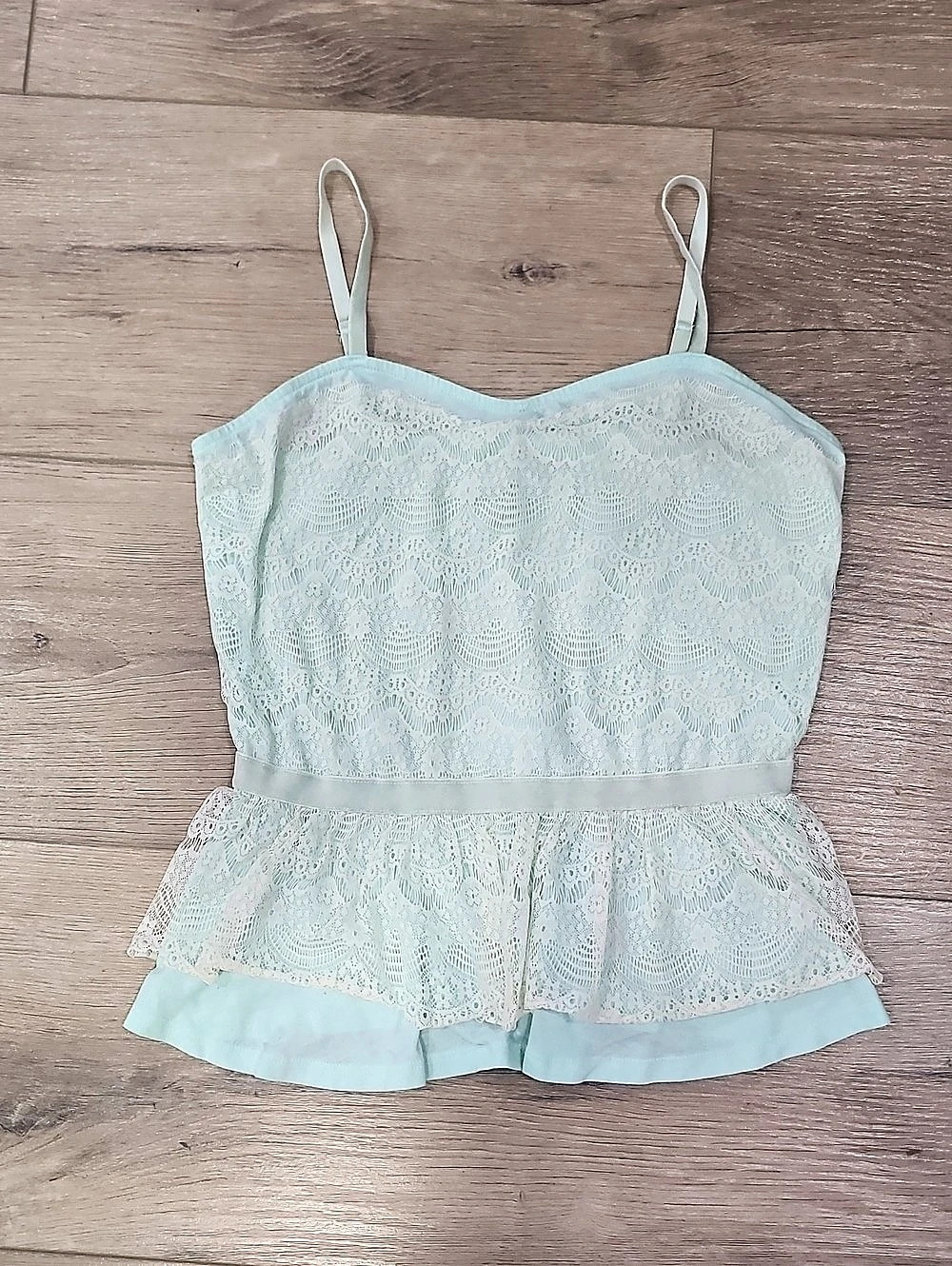 Arizona Jeans Lace Peplum Camisole in Green Size Medium